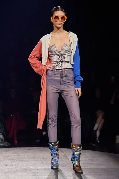 Look 16